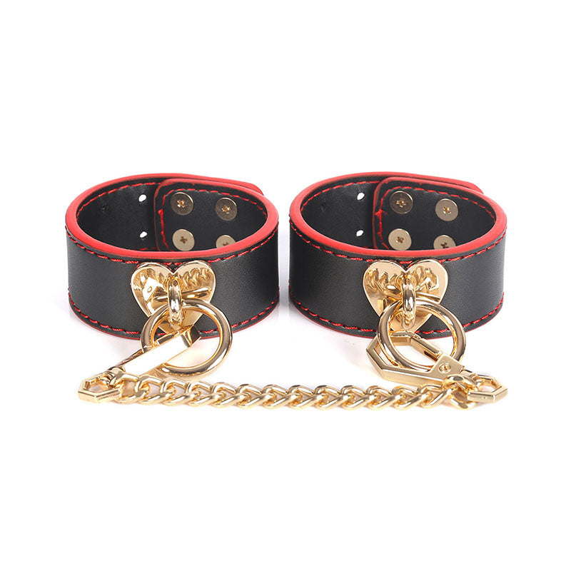 Heart-shaped decorative red edge choker and handcuffs