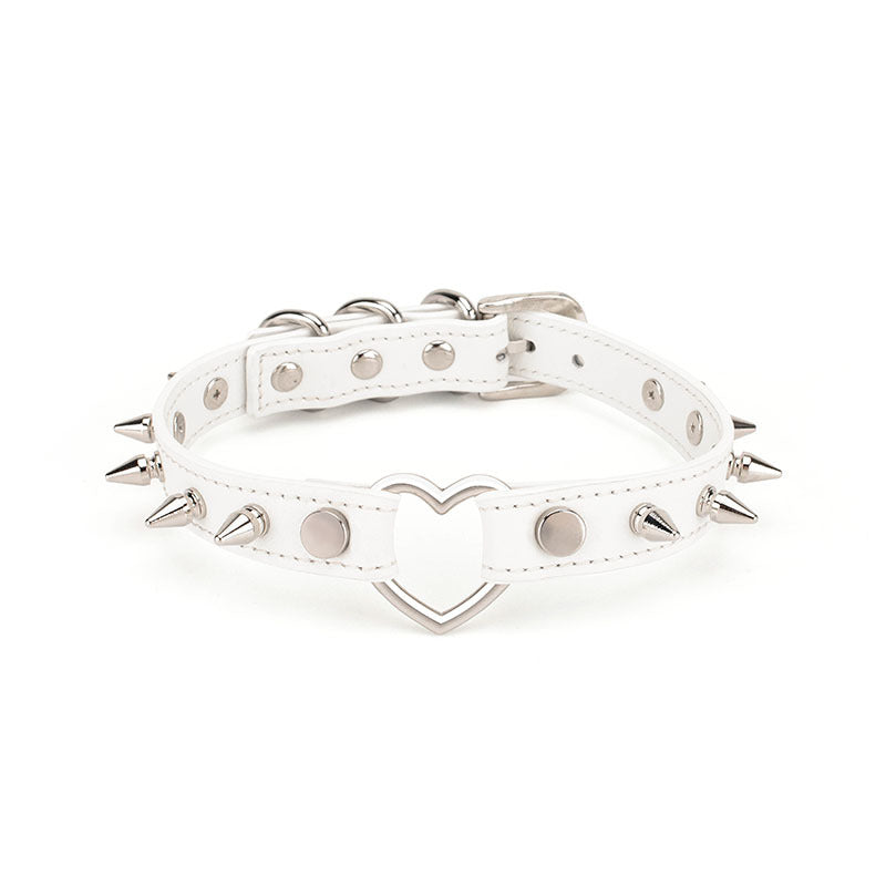 Rivet and heart-shaped decoration choker