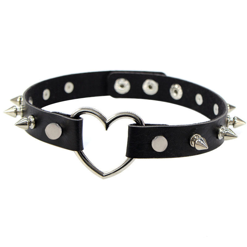 Hollow heart-shaped rivet choker