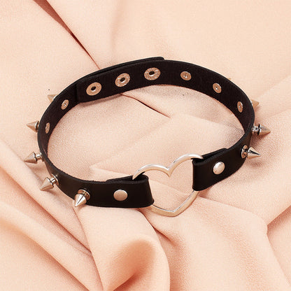 Hollow heart-shaped rivet choker