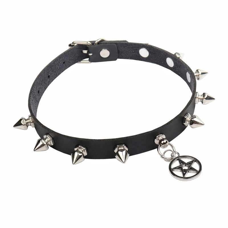 Circle five-pointed star rivet choker