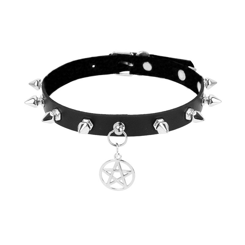 Circle five-pointed star rivet choker