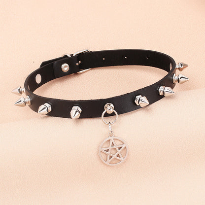 Circle five-pointed star rivet choker