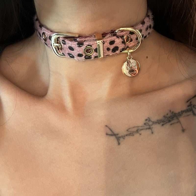 Leopard print horsehair collar