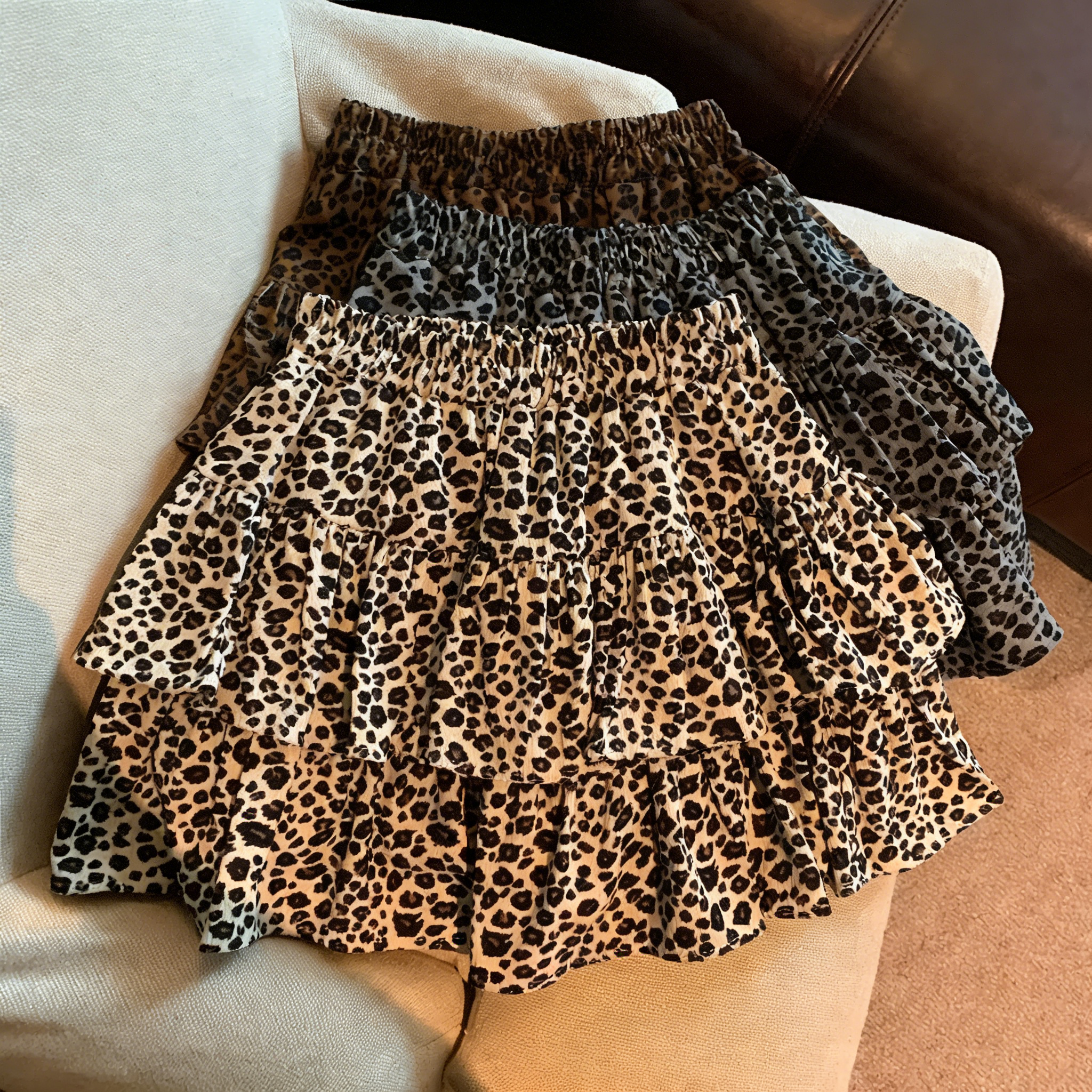 Leopard print pleated skirt