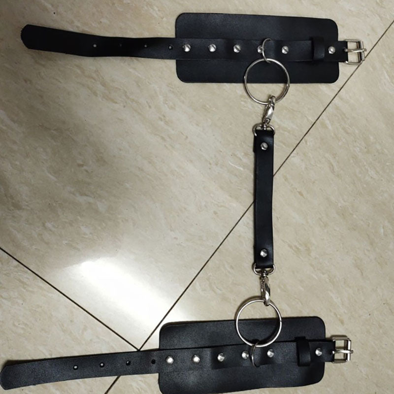 Pin buckle handcuffs