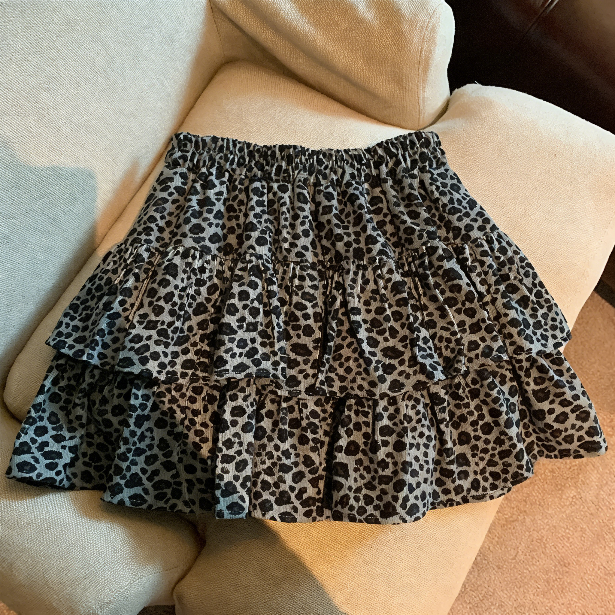 Leopard print pleated skirt
