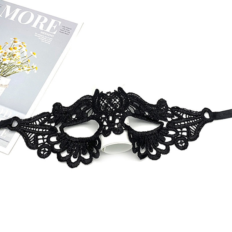 Half-face masquerade lace mask