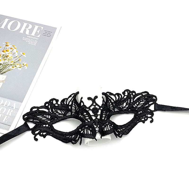 Half-face masquerade lace mask