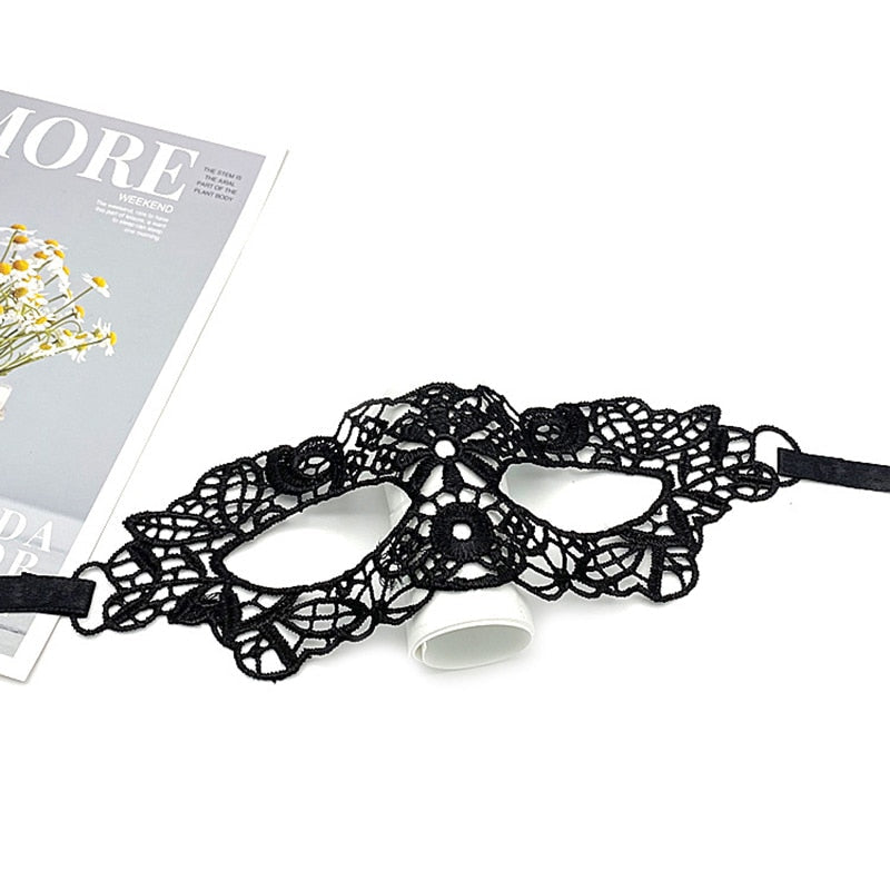 Half-face masquerade lace mask