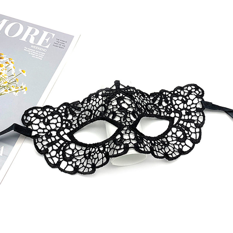 Strap-on masquerade black lace mask