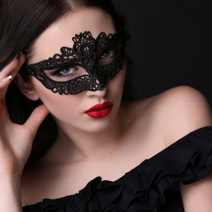 Strap-on masquerade black lace mask