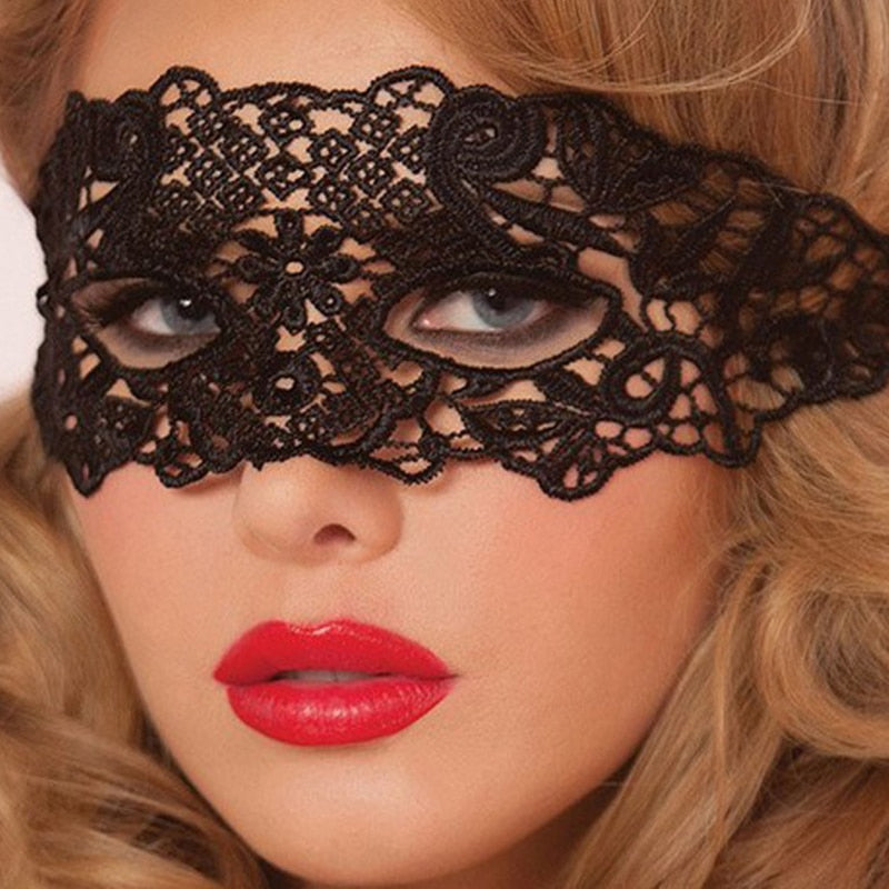 Strap-on masquerade black lace mask